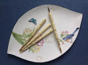 Plumin Laqueado Blanco con Pluma Feustel 2081